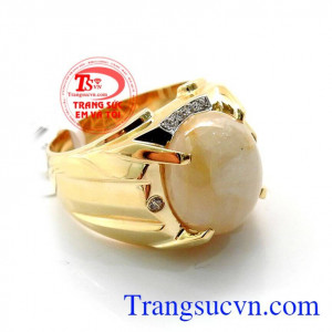 Nhẫn nam sapphire mệnh Kim, nhẫn nam vàng 14k, đá sapphire thiên nhiên, có giấy kiểm định đá quý và vàng, tương hợp với người mệnh Kim, mang lại may mắn, tài lộc, sức khỏe cho gia chủ.