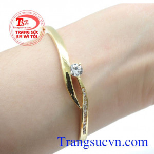 Sản phẩm chất lượng cao,bảo hành 6 tháng,giao hàng trên toàn quốc. Vòng Vàng Đẹp