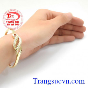 Sản phẩm rất được các bạn nữ ưu thích. Vòng tay Xinh Xắn