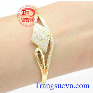 Giao hàng trên toàn quốc. Vòng Tay Sang Trọng