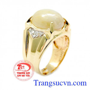 Nhẫn Sapphia trắng được thiết kế sang trọng với các đường nét tinh tế,sắc xảo. Sản phẩm được đính đá Sapphia trắng,đá phong thủy rất hợp cho người mệt kim, đem lại may mắn,tài lộc cho người đeo