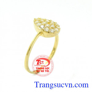 Nhẫn Giọt Sương Mai kiểu dáng nhẫn nữ xinh xắn, là món quà ý nghĩa dành tặng các bạn nữ nhân ngày sinh nhật,nhẫn được thiết kế đính đá lấp lánh