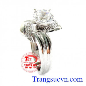 Nhẫn hoa hồng tinh tế được chế tác 3D vô cùng tinh xảo, sắc nét,nhẫn chất liệu vàng trắng được nhập khẩu từ Hàn Quốc,thiết cố sang trọng, nhẹ nhàng, quyến rũ