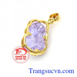 Đeo mặt dây Tỳ Hưu có tác dụng chiêu tài lộc may mắn về công danh sự nghiệp bảo vệ tài sản và bình yên cho chính bạn