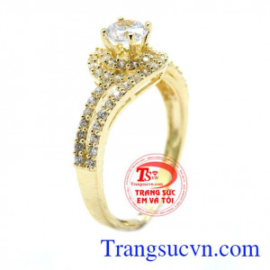 Nhẫn nữ nhẹ nhàng được thiết kế đơn giản nhưng vẫn đem lại vẻ đẹp thanh lịch,tinh tế cho người đeo,sản phẩm được chế tác tỉ mỉ,công phu,trau chuốt trong từng viên đá