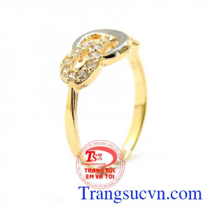 Nhẫn nữ dễ thương là món quà sinh nhật mang nhiều ý nghĩa cho người đeo, sản phẩm được chế tắc nhẹ nhàng, phong cách hiện đại,trẻ trung