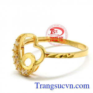 Nhẫn trái tim xinh xắn được chế tác xinh xắn,trẻ trung,là món quà tặng ý nghĩa dành cho các bạn gái