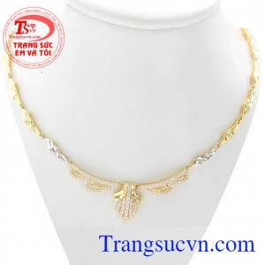 Tôn nên vẻ đẹp yêu kiều của phái đẹp. Kiềng vàng quyến rũ