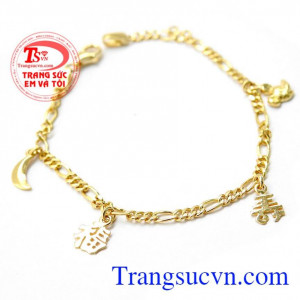 Với các họa tiết nhẹ nhành,đáng yêu. Lắc tay xinh xắn