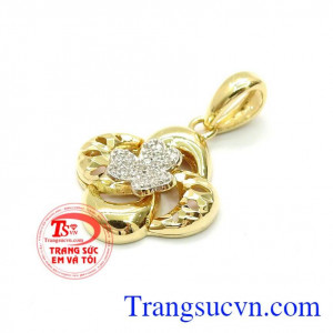 Mặt dây chuyền nữ Hàn Quốc tinh xảo với thiết kế mới lạ độc đáo mang lại vẻ đẹp dịu dàng sang trọng cho người đeo,