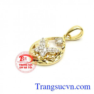 Mặt dây chuyền cánh bướm Hàn Quốc với kiểu dáng nhẹ nhàng tinh tế phù hợp với nhiều loại dây chuyền khác nhau, tạo vẻ đẹp thanh lịch quý phái cho người đeo