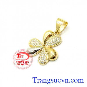 Mặt dây chuyền nữ Hàn Quốc hoa vàng nhập khẩu nguyên chiếc với thiết kế độc đáo mới lạ phù hợp nhiều kiểu dáng dây chuyền,