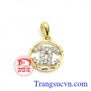 Mặt dây vàng nhập khẩu Hàn Quốc đính đá tinh xảo.