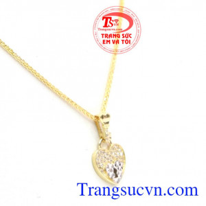 Bộ dây chuyền vàng Ý kết hợp mặt dây Hàn Quốc với sự tinh tế nhẹ nhàng trong từng chi tiết phù hợp với nhiều kiểu trang phục và phong cách thời trang,