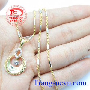 Bộ dây chuyền nhập khẩu nhỏ xinh là món quà nhỏ ý nghĩa cho vợ,bạn gái vào các dịp ý nghĩa