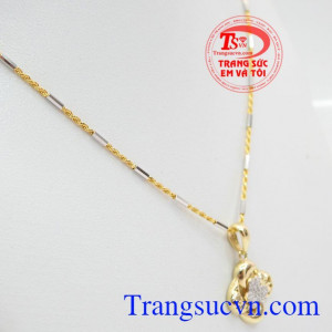 Bộ dây nhập khẩu cánh hoa tươi xinh là sự kết hợp giữa dây chuyền nhập khẩu Ytaly sang trọng quý phái và mặt dây Hàn Quốc nhẹ nhàng tinh tế,Bộ dây nhập khẩu cánh hoa tươi xinh