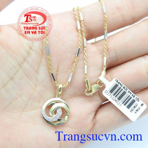 Là sự kết hợp mới lạ độc đáo giữa dây chuyền Ytaly sang trọng thời trang và mặt dây Korea nhẹ nhàng tinh tế, là sự lựa chọn tuyệt vời cho chính bạn,Bộ dây chuyền nhập khẩu phong cách mới