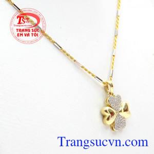 Là sự kết hợp độc đáo giữa dây chuyền nhập Ytaly và mặt dây nhập khẩu Hàn Quốc, tạo nên sự mới mẻ,phong cách, sang trọng cho bạn gái, là sự lựa chọn tuyệt vời phù hợp nhiều phong cách thời trang của phái đẹp