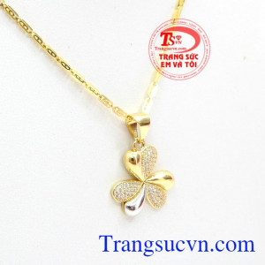 Bộ mặt dây nữ thời trang sang trọng với sự kết hợp giữa mặt dây nhập khẩu Hàn Quốc và dây chuyền thiết kế tinh xảo sẽ mang đến cho bạn làn gió mới trong phong cách trang sức phái đẹp