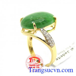 Nhẫn cẩm thạch mệnh hỏa đẹp, sang trọng, thiết kế tinh xảo được bọc vàng 14k đẹp mét,sản phẩm phù hợp cho người mệnh hỏa,mang lại may mắn,sức khỏe cho người đeo