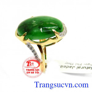 Nhẫn ngọc phỉ thúy mệnh mộc là nhẫn phong thủy phù hợp cho người mệnh mộc đem lại nhiều may mắn,tài lộc và sức khỏe cho người đeo