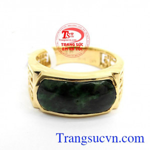 Nhẫn nam ngọc phỉ thúy sang trọng vẻ đẹp đến từ thiên nhiên,được bọc vàng chạm khắc công phu,tạo nên các đường nét mạnh mẽ sang trọng cho chiếc nhẫn