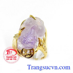 Nhẫn Tỳ Hưu chiêu tài tác lộc được chế tác tinh xảo sắc nét phù hợp thị hiếu phái đẹp