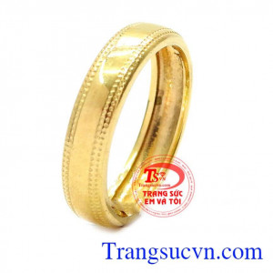 Nhẫn vàng nữ trang nhã.Chiếc nhẫn được chế tác từ vàng 10k với kiểu dáng đơn giản, tinh tế