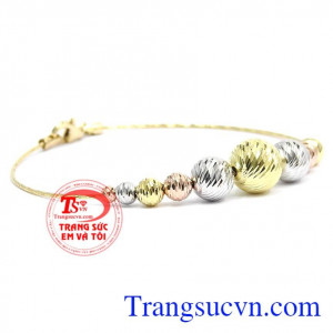 Lắc tay vàng Italy xinh xắn là sản phẩm vô cùng đẹp và trang nhã. 