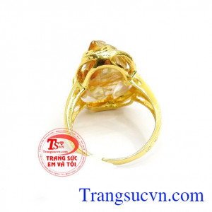 Đeo nhẫn Tỳ Hưu, một trong bảy đứa con của rồng còn tượng trưng cho sức mạnh hóa giải những điều xấu cho chủ nhân