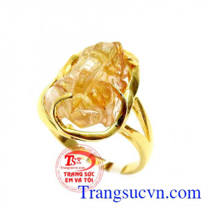 Nhẫn Tỳ Hưu mệnh Kim tài lộc tượng trưng cho may mắn về tiền bạc, công danh, sự bình yên trong gia đình là vật phẩm phong thủy không thể thiếu cho mỗi người