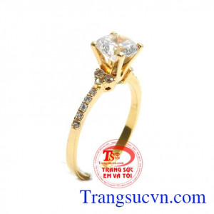 Nhẫn nữ sang trọng là sản phẩm vàng tây được đính đá sang trọng, tôn nên vẻ đẹp của đôi bàn tay xinh xắn, là sản phẩm được các chị em phụ nữ ưa thích