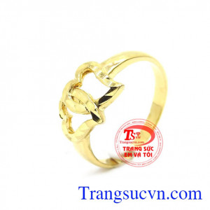 Nhẫn quà tặng tình yêu là món quà xinh xắn dành tặng bạn gái, sản phẩm với hai trái tim lồng vào nhau, thể hiện tình yêu đôi lứa, là món quà vô cùng ý nghĩa
