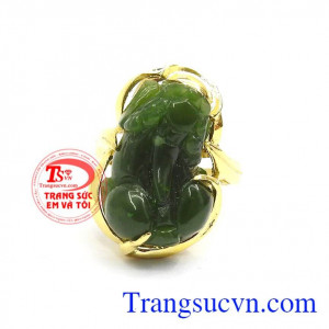 Đeo nhẫn Tỳ Hưu hợp phong thủy mang lại tài lộc, may mắn về công danh sự nghiệp cũng như sự bình an trong cuộc sống