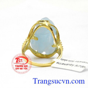 Đeo Nhẫn Tỳ Hưu ngậm tiền mệnh Thủy mang lại cho chủ nhân sự may mắn về tài lộc, thăng tiến trong công danh sự nghiệp, bảo vệ tài sản và cả sự bình yên của gia chủ