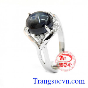 Nhẫn nữ sapphire huyền bí được chế tác từ chất liệu vàng trắng