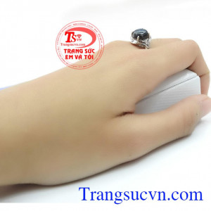 Nhẫn nữ đá quý sapphire vàng tây dành cho phái đẹp, đeo hợp thời trang và quý phái