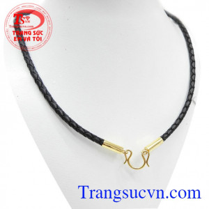 Dây da tết bọc vàng là sản phẩm được làm từ dây da, được bọc vàng đảm bảo