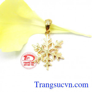 Hoa tuyết bền đẹp tinh tế Hoa tuyết bền đẹp đeo cùng dây chuyền vàng đẳng cấp và tinh tế,Hoa tuyết bền đẹp
