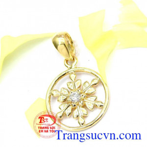 Hoa tuyết may mắn vàng kết hợp với dây chuyền vàng,Hoa tuyết may mắn vàng