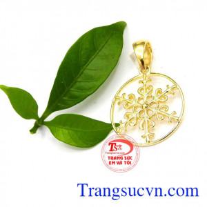 Hoa tuyết nữ vàng kế hợp đeo cùng dây chuyền vàng,chất lượng đảm bảo uy tín,món quà ý nghĩa,Hoa tuyết nữ vàng