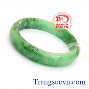 Vòng Ngọc Phỉ Thúy Mệnh Hỏa chế tác trang nhã thời trang giành cho phái đẹp là lựa chọn tuyệt vời làm quà trong các dịp ý nghĩa