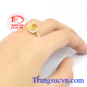 Nhẫn nữ Sapphire là món quà tuyệt vời vào các ngày ý nghĩa cho một nửa yêu thương