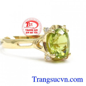 Nhẫn nữ đính đá thiên nhiên đẹp là món quà ý nghĩa cho một nửa bạn yêu thương