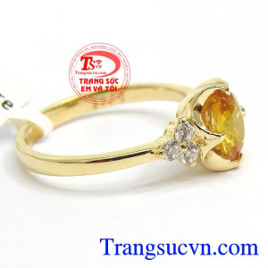 Nhẫn Sapphire sang trọng thời trang chế tác bằng công nghệ cao măng lại những đường nét tinh tế sắc sảo luôn làm vừa lòng thị hiếu phái đẹp
