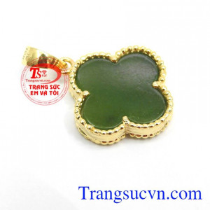 Măt dây cỏ 4 lá Nephrite là sản phẩm ngọc nephrite được chế tác hình cỏ 4 lá bọc vàng đẹp,Măt dây cỏ 4 lá Nephrite
