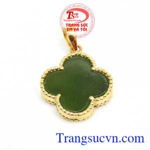 sản phẩm ngọc bích thiên nhiên mang lại nhiều may mắn, thịnh vượng, sức khỏe cho người đeo,Măt dây cỏ 4 lá Nephrite