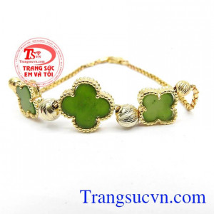 Lắc tay cỏ 4 lá may mắn là sản phẩm lắc tay trẻ trung. 