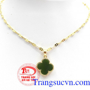 Bộ dây chuyền cỏ 4 lá là bộ dây chuyền được chế tác từ ngoc nephrite thiên nhiên mang đến may mắn và sức khỏe cho người đeo,Bộ dây chuyền cỏ 4 lá