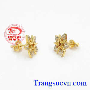 Hoa Tai Ngôi Sao Đính Đá được chế tác theo công nghệ 3D với đường nét tinh xảo, nhẹ nhàng. 